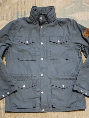 Mens Fjallraven Raven Jacket. Dusk Color. Like New